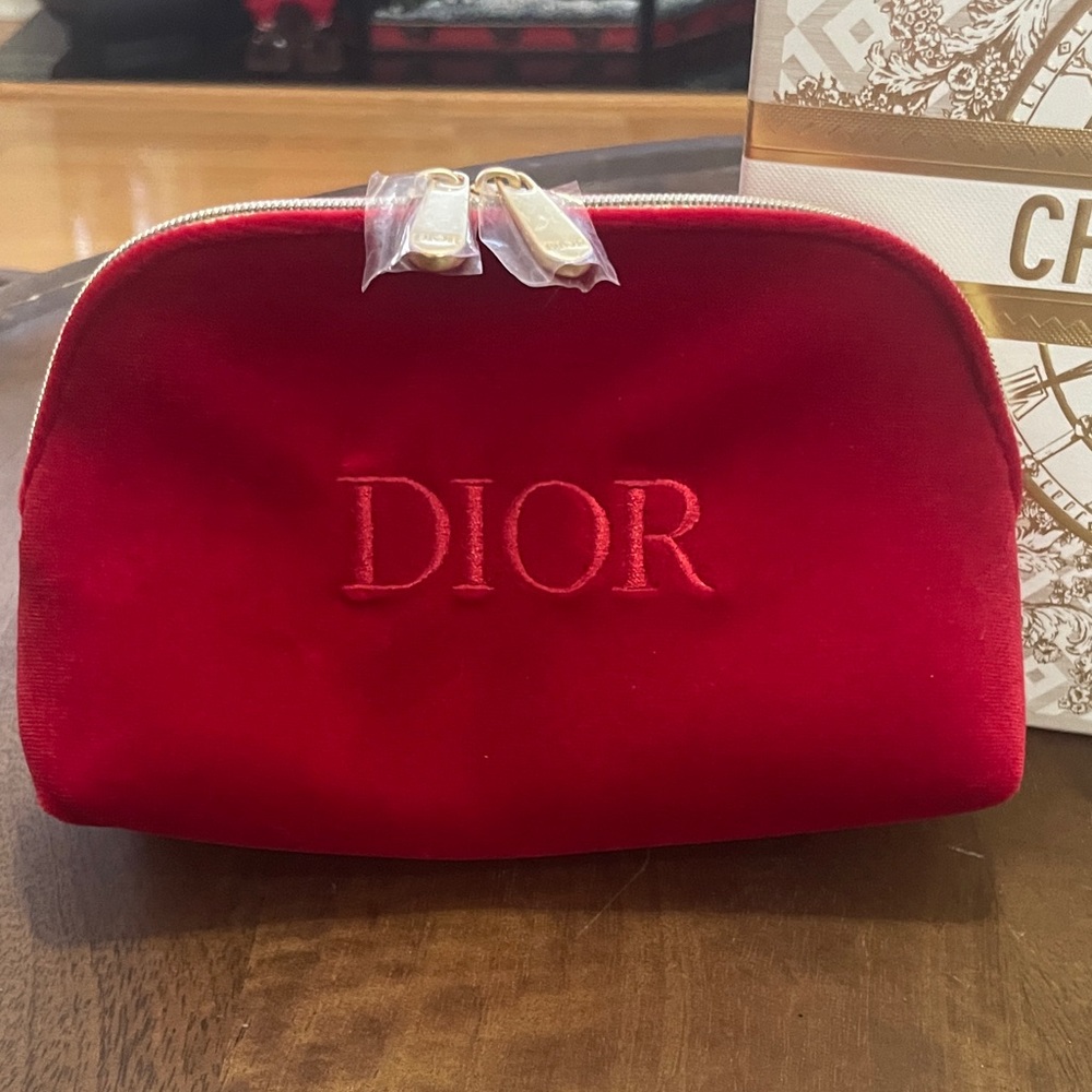 Christian Dior Box with Red velvet and Gold Metallic Cosmetic Bags, new. - Picture 2 of 8